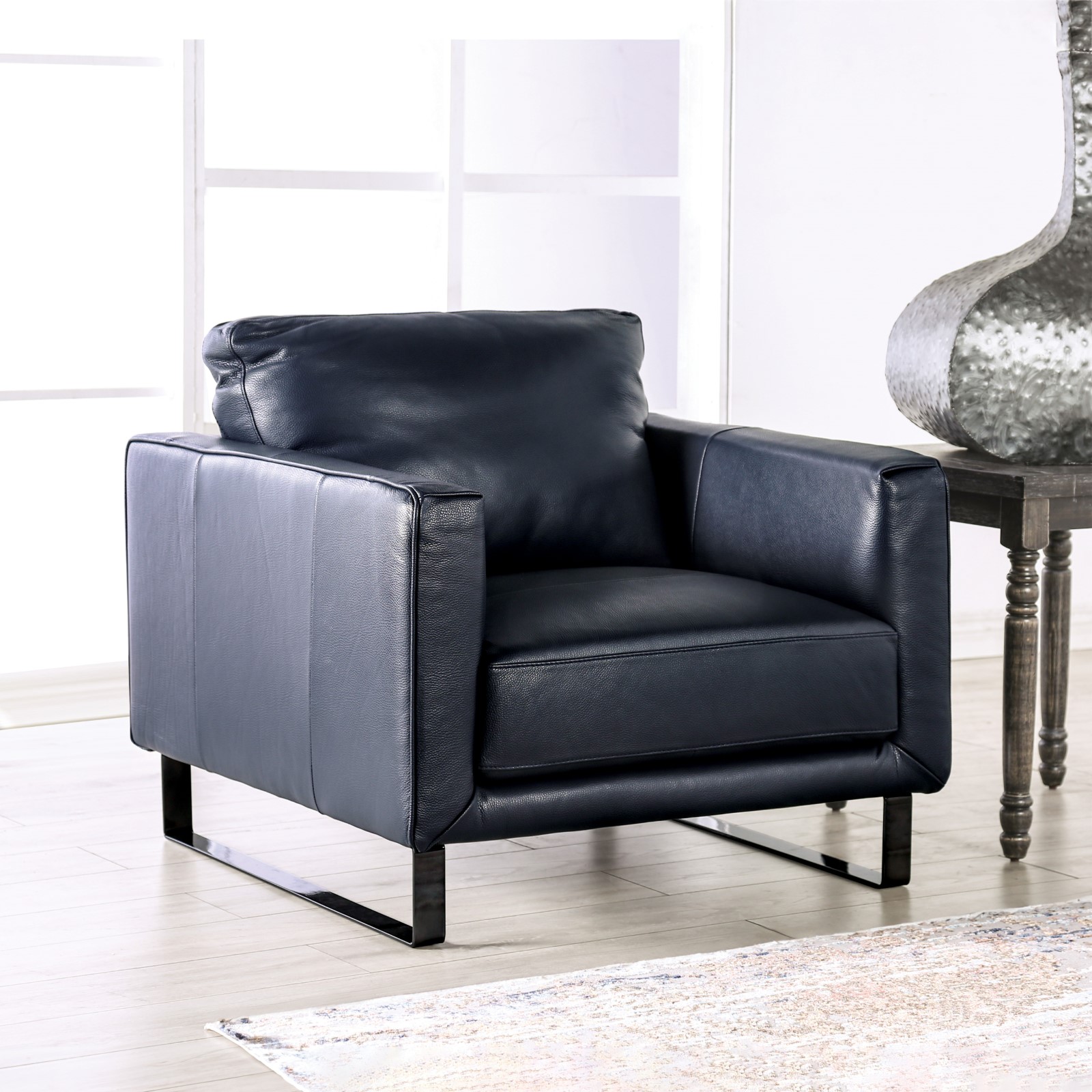 (image for) Mezzanotte Midnight Blue Chair